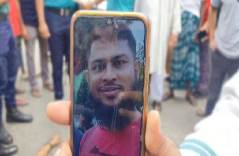 বাসচাপায় পুলিশ সদস্য নিহত