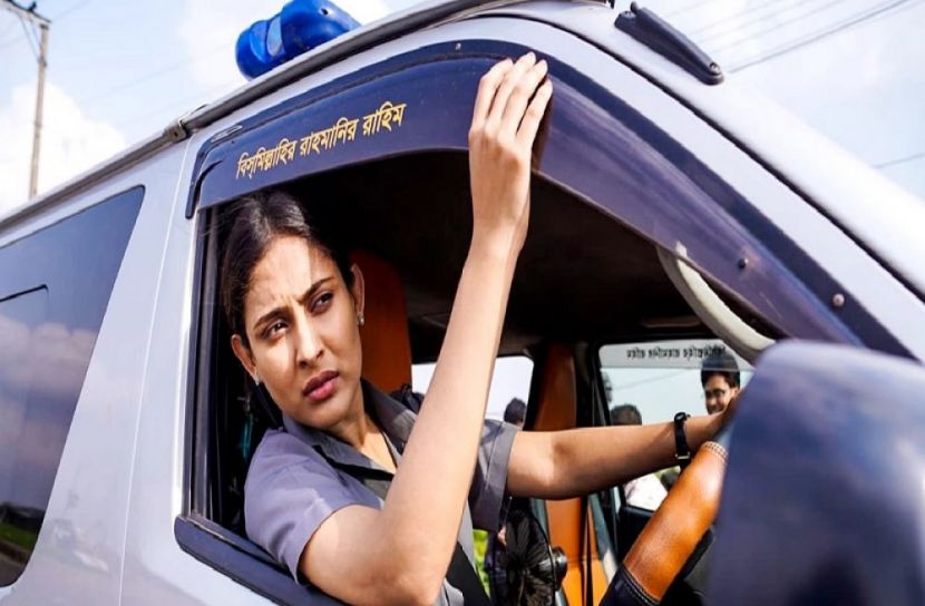 এবার অ্যাম্বুলেন্স চালোক মেহজাবিন