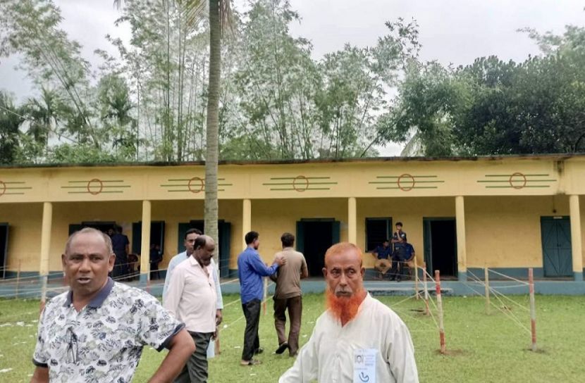 মথুরাপুর পাবলিক হাই স্কুলের ম্যানেজিং কমিটির নির্বাচন চলছে