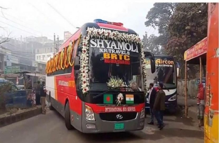 কলকাতার উদ্দেশ্যে শ্যামলী এনআর বাস
