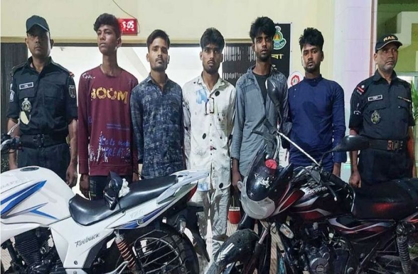 নাটোরে গ্রেফতার ৮ 