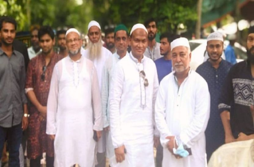 শরীয়তপুর সদরের তুলাসার ইউনিয়নে দলীয় নেতাকর্মীদের সাথে শরীয়তপুর জেলা বিএনপি’র সাংগঠনিক সম্পাদক সাঈদ আহমেদ আসলাম (ছবি: সান নিউজ)
