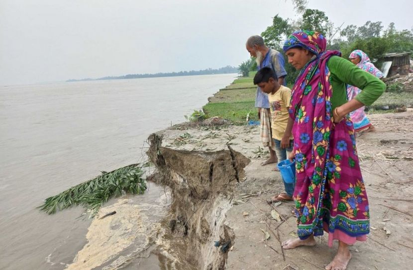 তিস্তা নদী ভাঙ্গনের শব্দে ঘুম ভাঙ্গে!