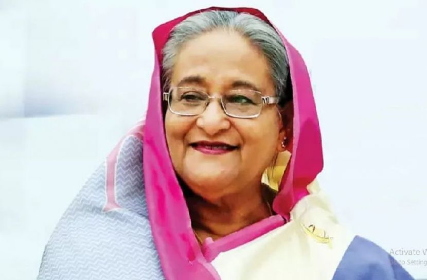 নিজের বাসার ছাদে বাগান করেন