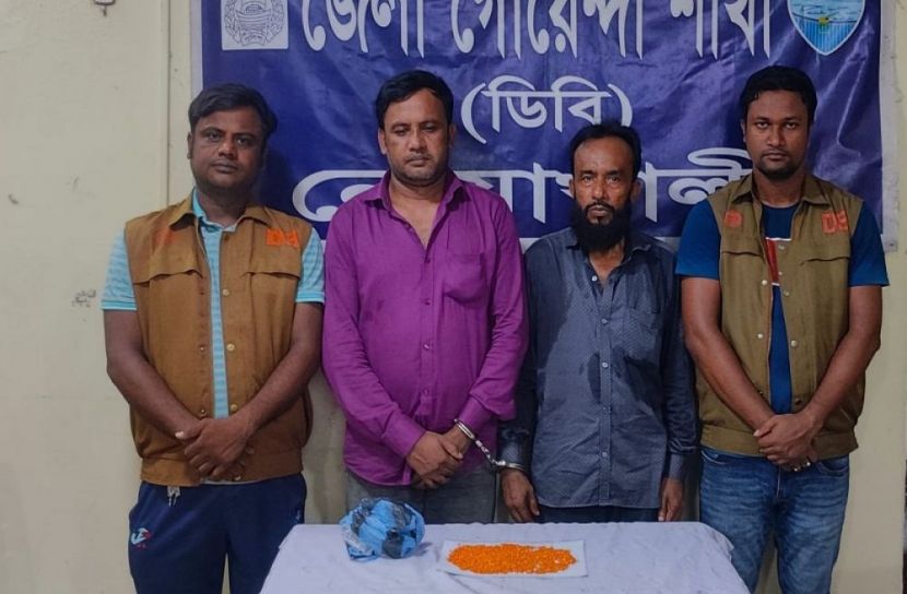 দুই মাদক কারবারি গ্রেফতার