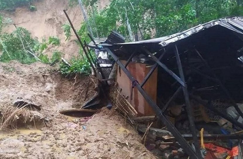 চট্টগ্রামে পাহাড় ধসে নিহত ৪