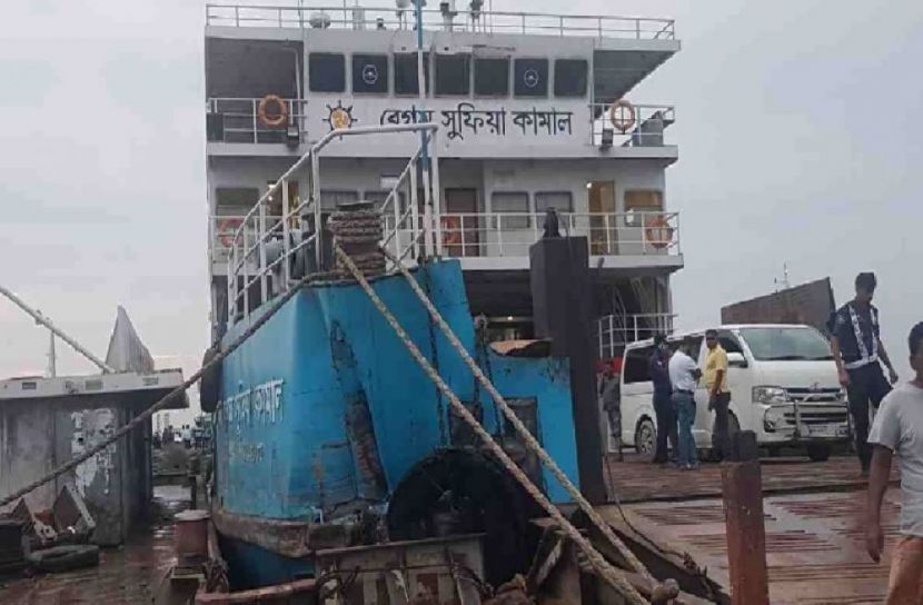 পদ্মা নদীতে দুই ফেরির সংঘর্ষে নিহত ১
