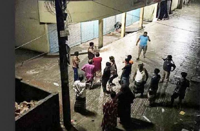 বন্যার মধ্যে ডাকাত আতঙ্ক