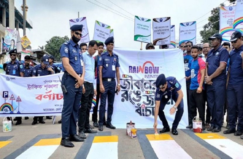 গাইবান্ধায় পুলিশের উদ্যোগে জেব্রা ক্রসিং