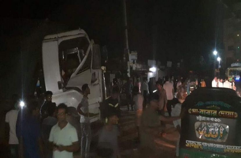 ট্রেন-ডাম্পট্রাক সংঘর্ষে নিহত ১
