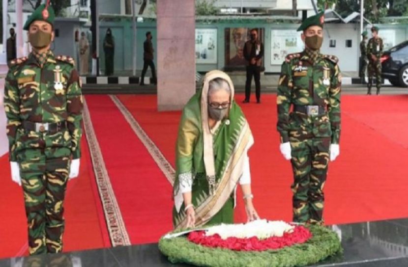 বঙ্গবন্ধুর প্রতিকৃতিতে প্রধানমন্ত্রীর শ্রদ্ধা ( ফাইল ফটো)