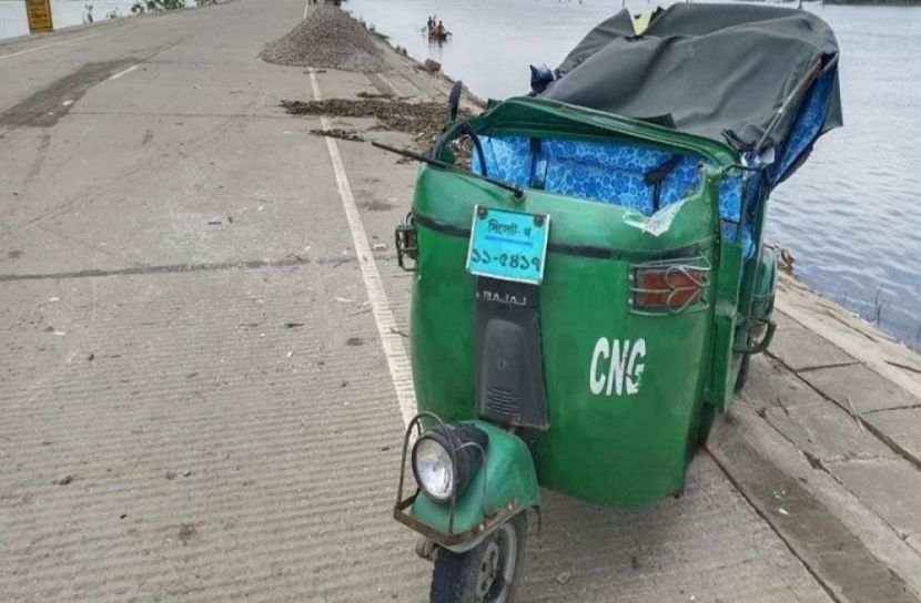 ট্রাকচাপায় ঝরলো দুই প্রাণ 