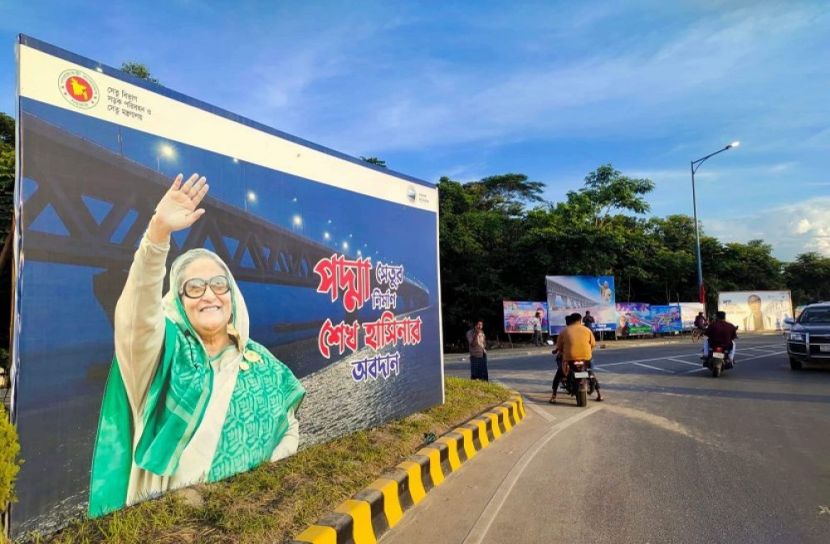 বর্নিল সাজে সেজেছে পদ্মাসেতুর জাজিরা প্রান্ত