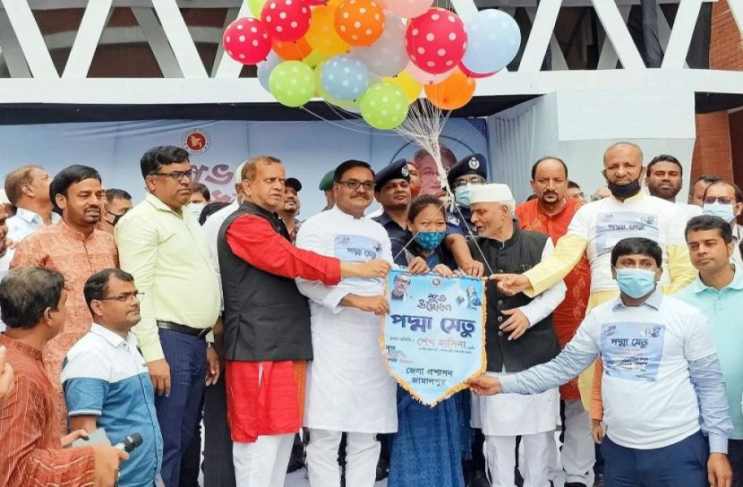 জামালপুরে বর্ণাঢ্য আনন্দ শোভাযাত্রা