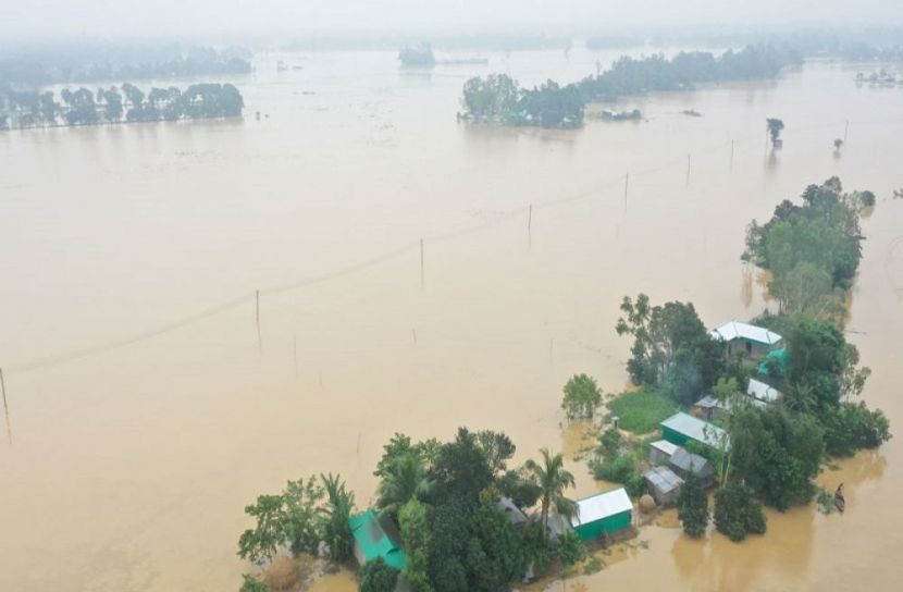 বন্যায় মৃতের সংখ্যা বেড়ে ৮২