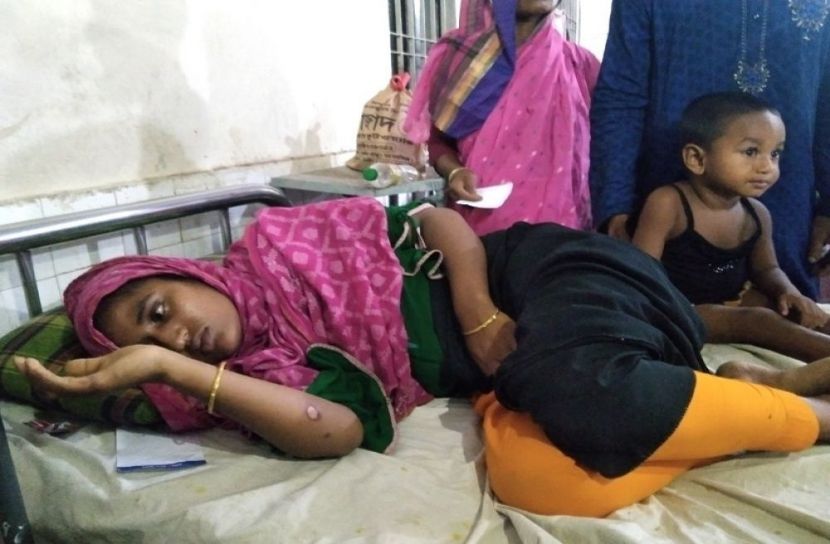 অন্তঃসত্ত্বা গৃহবধূর শরীরে আগুনের ছ্যাঁকা