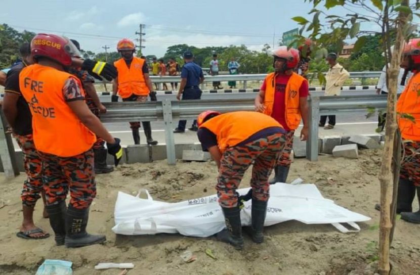 পদ্মা সেতুর উত্তর প্রান্তে গাড়ির ধাক্কায় বৃদ্ধা নিহত