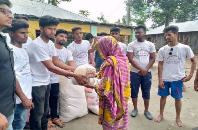 কুড়িগ্রামের বন্যা কবলিত ক্ষতিগ্রস্তদের পাশে যুব ফোরাম