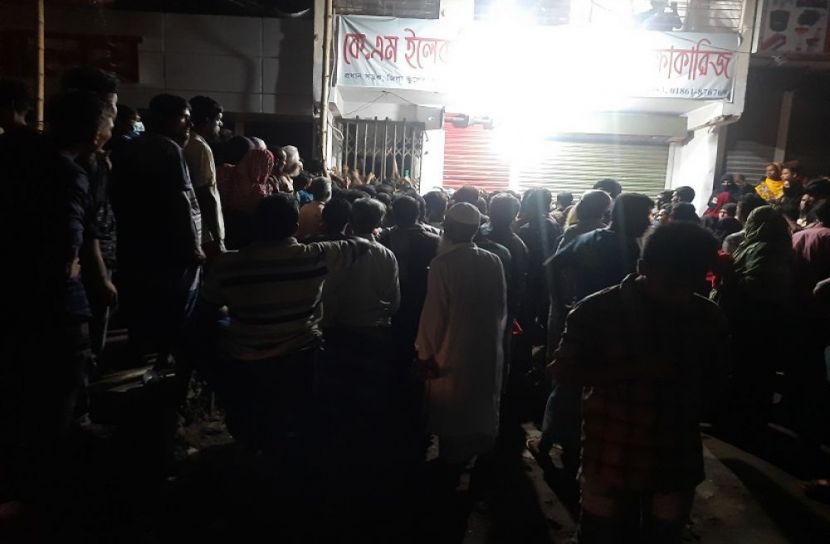নোয়াখালীতে সানফ্লাওয়ার লাইফ ইন্সুরেন্স অফিস ঘেরাও