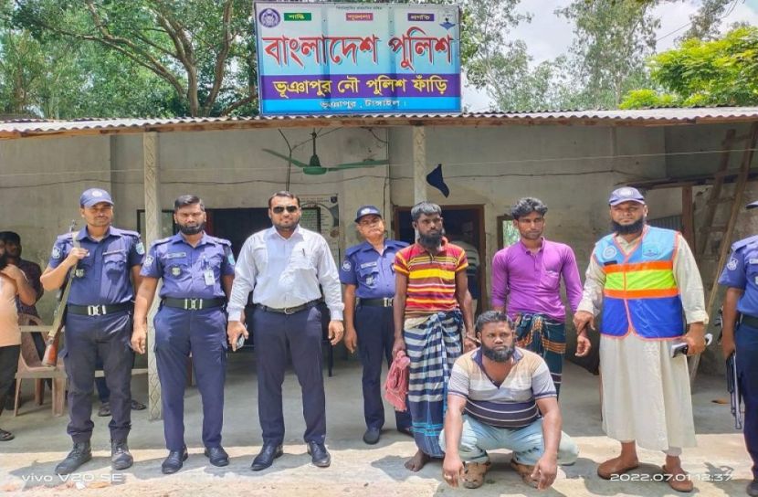 অবৈধভাবে বালু উত্তোলনের দায়ে ৩ জনকে কারাদণ্ড
