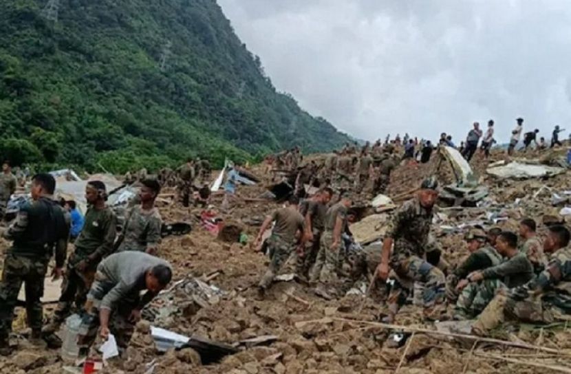 ভূমিধসে মৃত্যুর বেড়ে ৮১