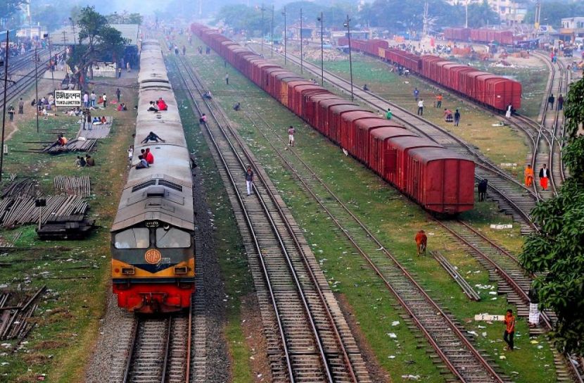 রেল যোগাযোগ বন্ধ