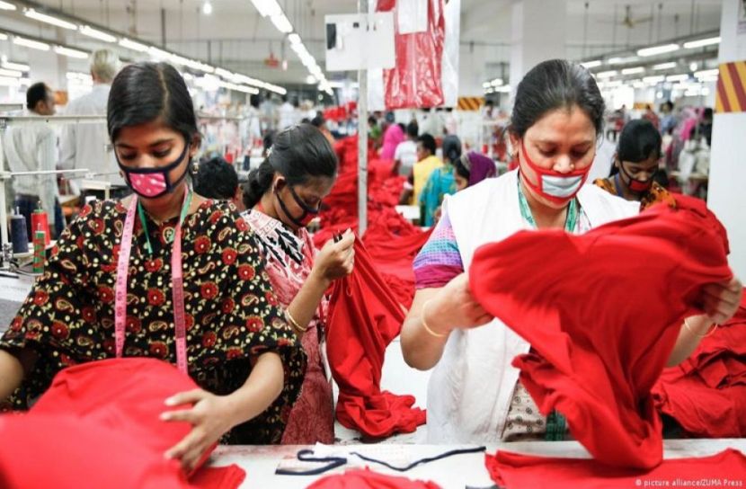 শ্রমিকদের বেতন এখন ও বাকি 