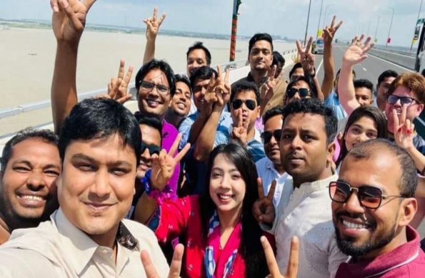 পদ্মা সেতুতে জয়ের সেলফি