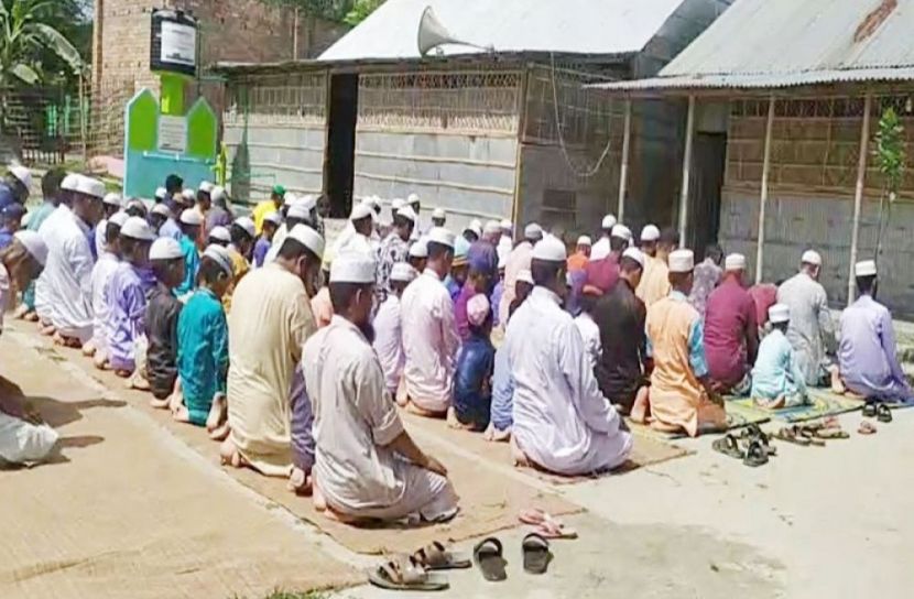 বৃষ্টির জন্য নীলফামারীতে বিশেষ নামাজ আদায়