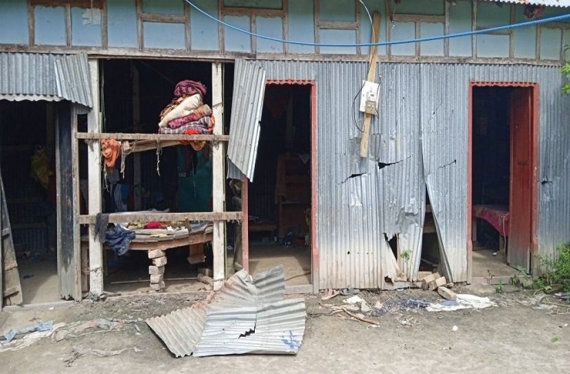 পুরুষশূন্য গ্রামে চলছে লুটপাট