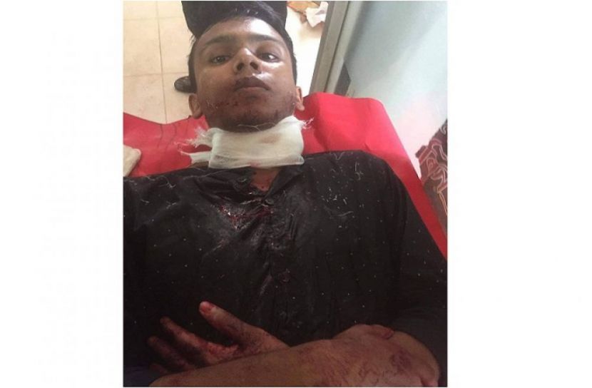 প্রেমে সাড়া না পাওয়ায় নিজ গলায় ছুরি চালালো কিশোর