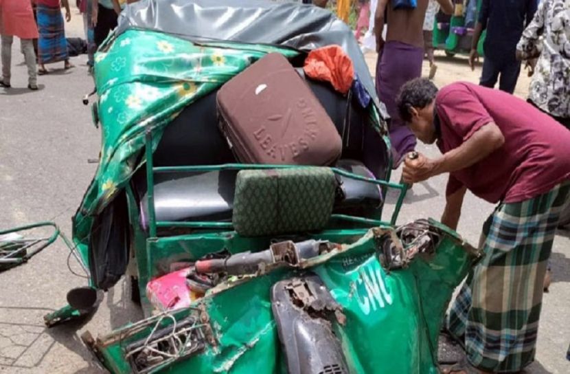 ট্রাকচাপায় নারীসহ চালক নিহত