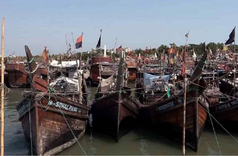 সাগরে যেতে প্রস্তুত জেলেরা