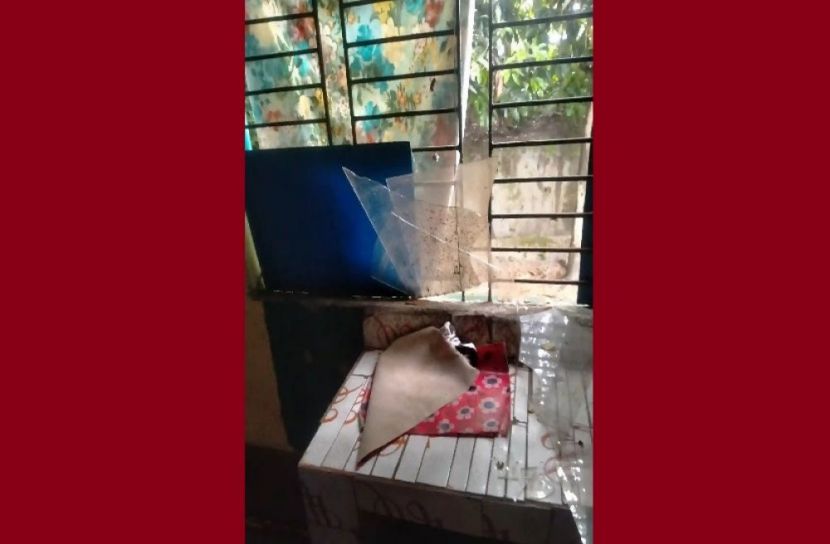 পুরুষ শূন্য গ্রামে চলছে লুটপাট!