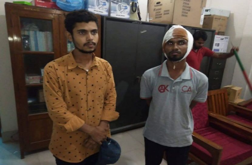 রোগী সেজে প্রক্সি দিতে এসে আটক শিক্ষক 