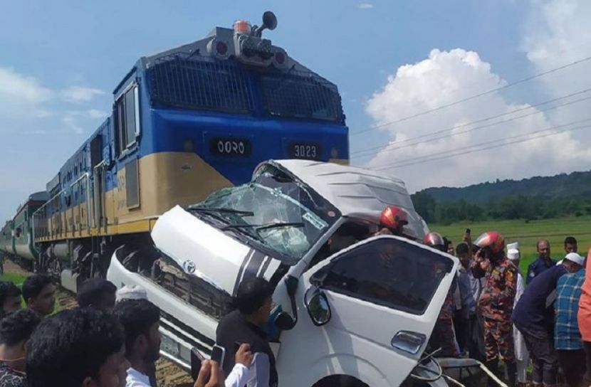 মিরসরাইয়ে ট্রেন দুর্ঘটনায় তদন্ত কমিটি গঠন