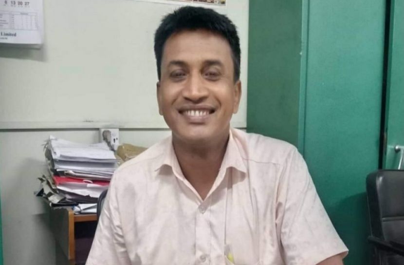 নড়িয়া উপজেলা ভূমি অফিসের অফিস সহকারী  মো. তোফাজ্জেল হোসেন (ছবি: সান নিউজ)