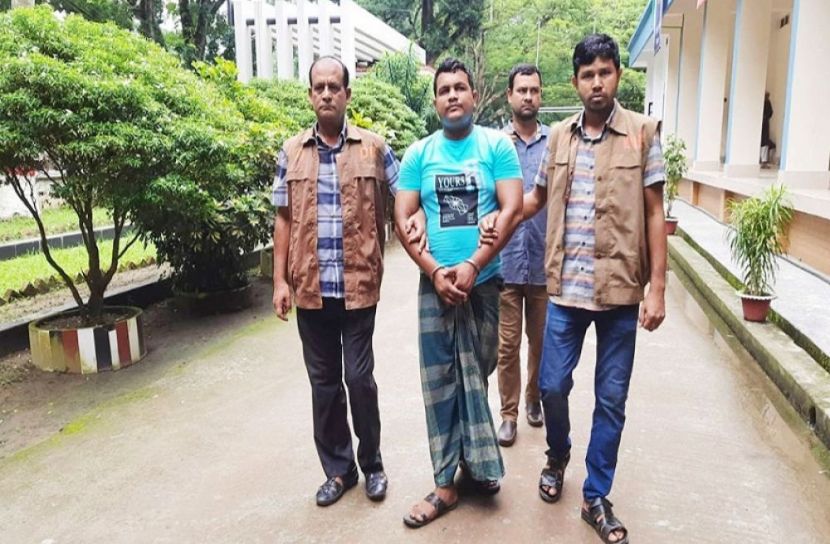টাঙ্গাইলে বাসে ডাকাতি-ধর্ষণের মূল হোতা গ্রেফতার