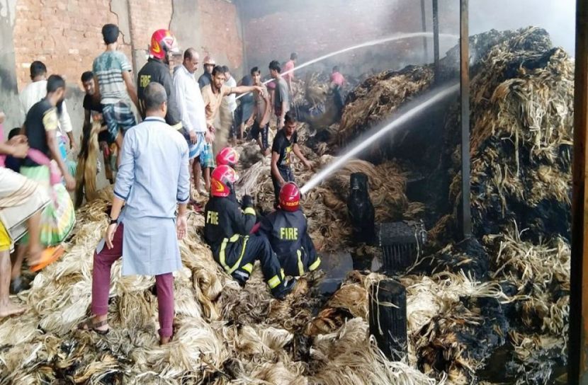 পাটের গুদামে অগ্নিকাণ্ড
