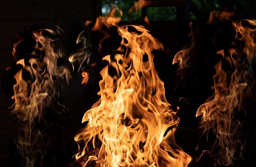 রিকশার গ্যারেজে দগ্ধ ৭