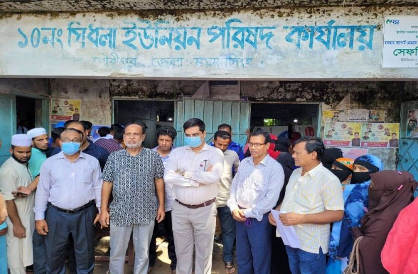 গৌরীপুরে নতুন ভোটারদের ছবি তোলা কার্যক্রম উদ্বোধন
