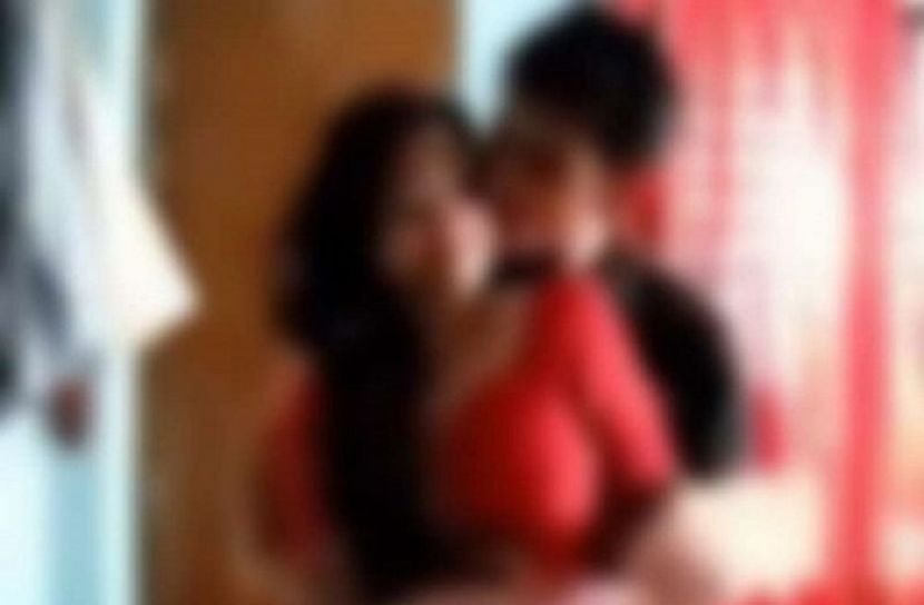 চিকিৎসক-শিক্ষিকার অশ্লীল ভিডিও ভাইরাল