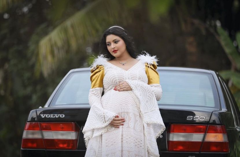 সুখবরের অপেক্ষায় উচ্ছ্বাসিত পরীমনি
