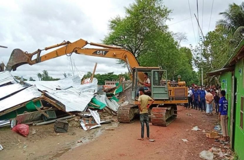 সুবর্ণচরে অর্ধশতাধিক দোকান ঘর উচ্ছেদ