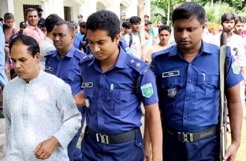 কলেজছাত্রীর শ্লীলতাহানি, আটক ১