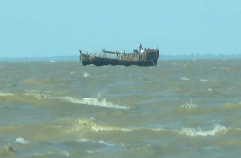 ৬ ট্রলারডুবিতে নিখোঁজ ১৯