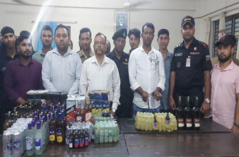 র‌্যাবের অভিযানে দুই মাদক কারবারি গ্রেফতার