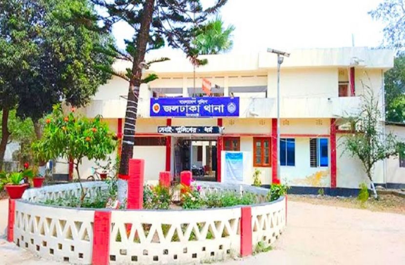 স্কুল শিক্ষকের 'নীল' ছবির ফাঁদে কলেজ ছাত্রী