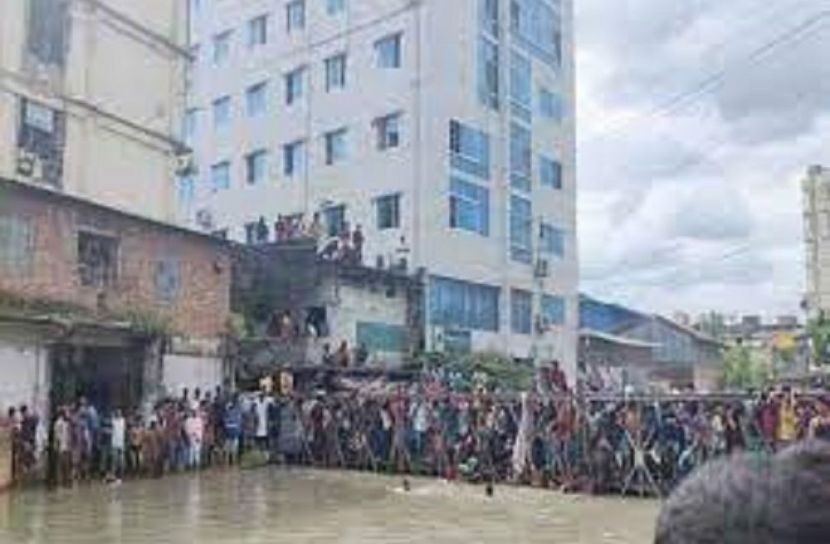পাঁচ তলা থেকে লাফ দিয়ে নিহত ২
