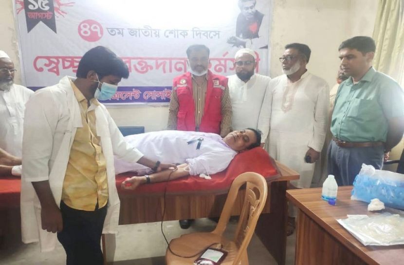 শোক দিবসে স্বেচ্ছায় রক্তদান